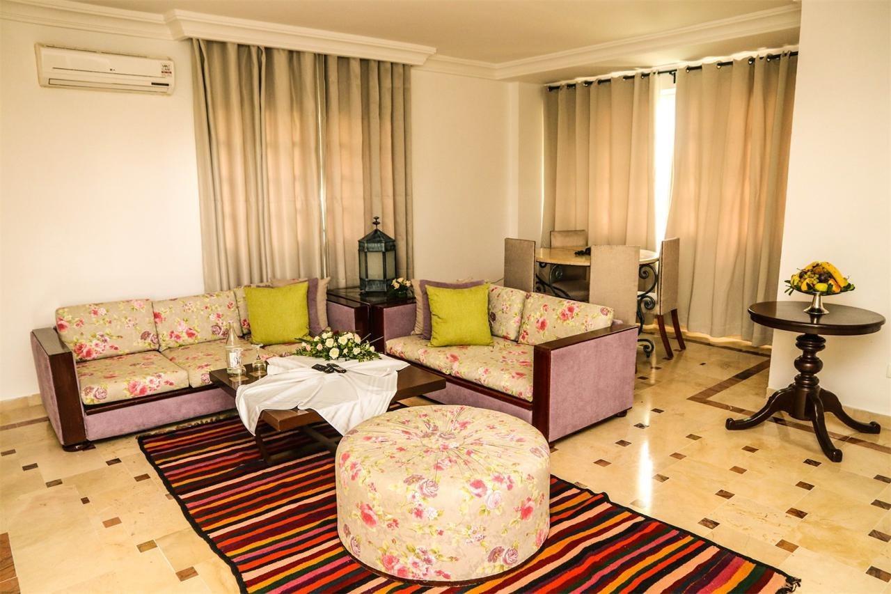 Les Charmilles & 4* La Marsa
