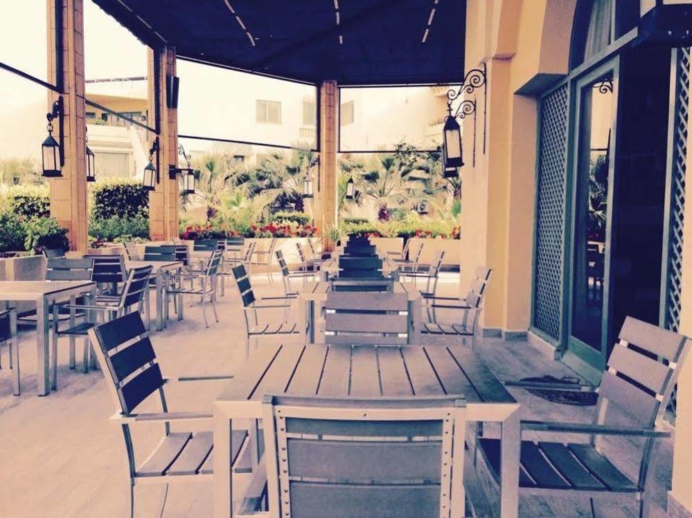 Les Charmilles & La Marsa